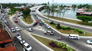2017-02-07-Decolagem-do-drone-na-subida-da-Ponte-da-Barra-thumbvideo.png