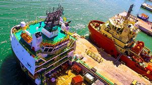 2019-01-15-Barcos-no-porto-de-Imbetiba-em-Macae-RJ-fotothumb.jpg